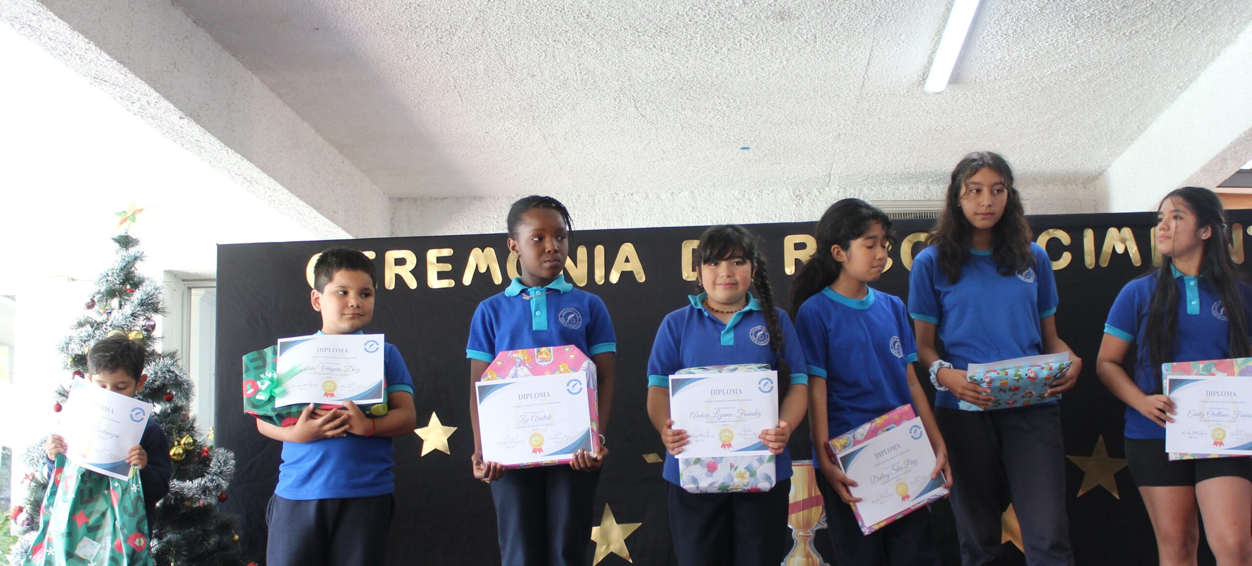 Colegio realizó acto de reconocimiento 2025 a sus estudiantes destacados